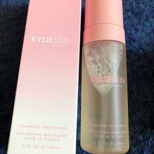 KYLIESKIN Foaming Face Wash